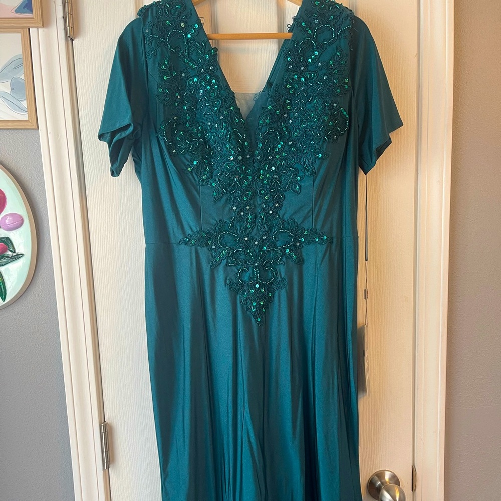 NEW!!! NEVER WORN!!! BRIDESMAIDS DRESS/ PROM DRESS